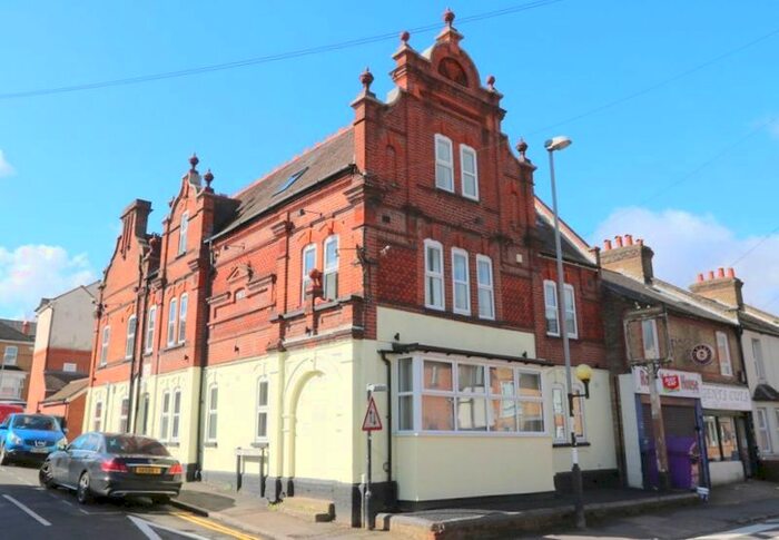 2 Bedroom Flat To Rent In Upper Green Street, High Wycombe, HP11