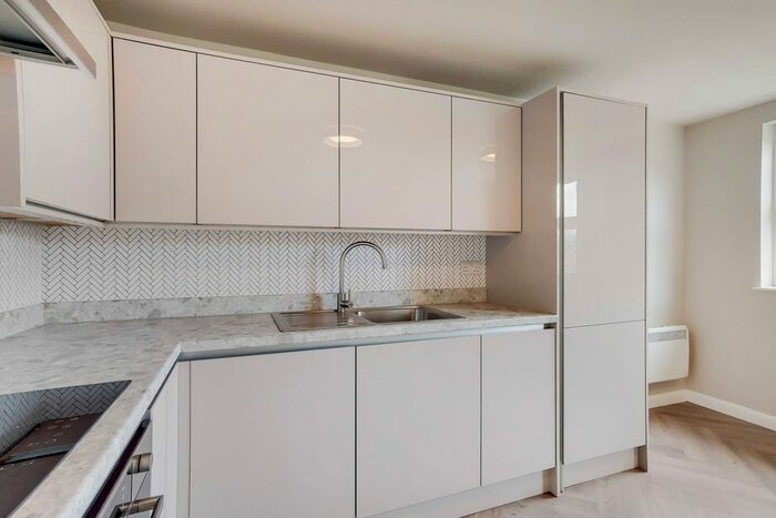 2 Bedroom Flat To Rent In High Road, Wood Green, London, N22