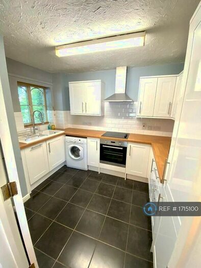 2 Bedroom Flat To Rent In Century Court, Woking, GU21