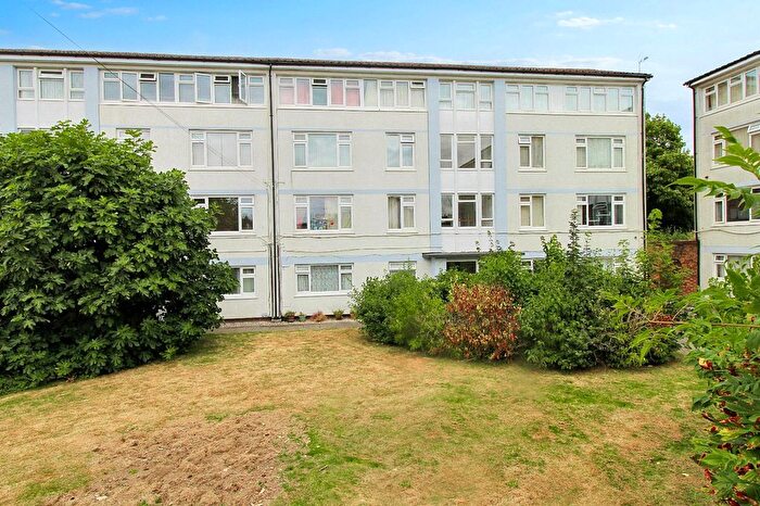 4 Bedroom Flat To Rent In North Street, Tunbridge Wells, Kent, TN2