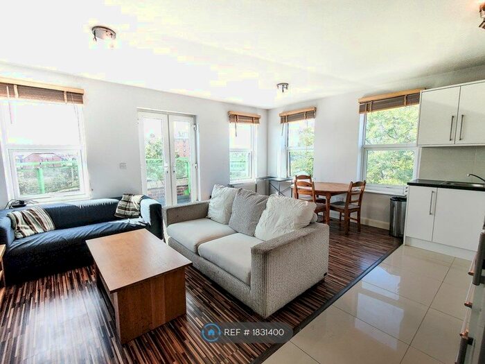 2 Bedroom Flat To Rent In Acton, London, W3