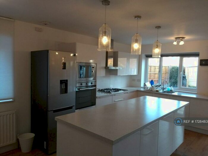 2 Bedroom Flat To Rent In Glendale Gardens, Wembley, HA9