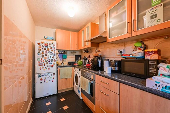 1 Bedroom Flat For Sale In Parkland Road, Wood Green, London, N22