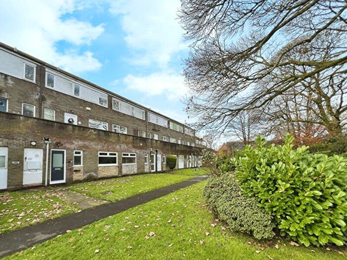 3 Bedroom Maisonette For Sale In Pendle Court, Astley Bridge - Bedroom Maisonette, BL1