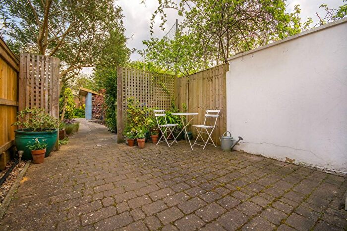 1 Bedroom Flat For Sale In Melford Road, East Dulwich, London, SE22