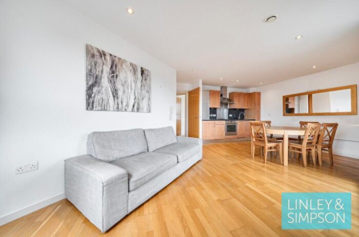 2 Bedroom Flat For Sale In Gateway West, East Street, Leeds, LS9