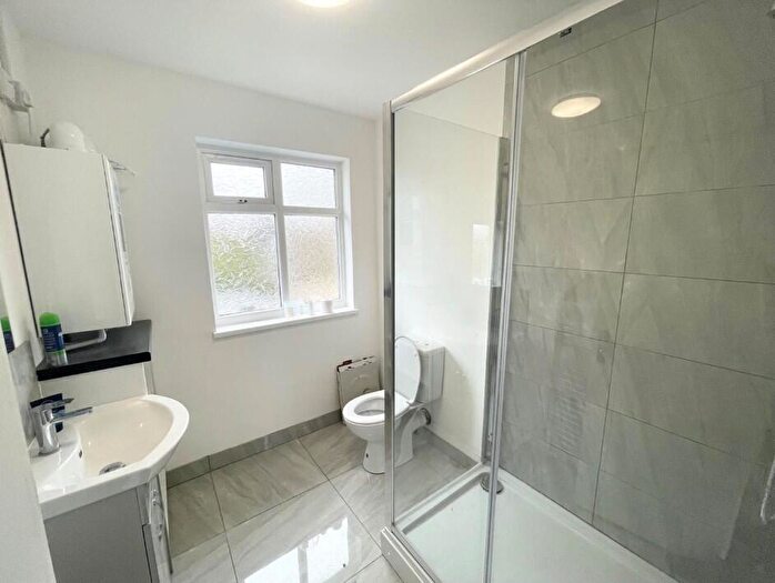 6 Bedroom Semi-Detached House To Rent In Coventry Road, Beeston, NG9