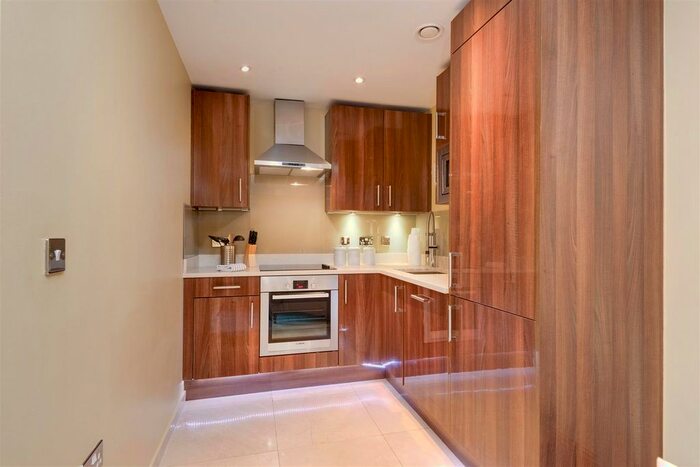 3 Bedroom Flat To Rent In Maida Vale, London, W9