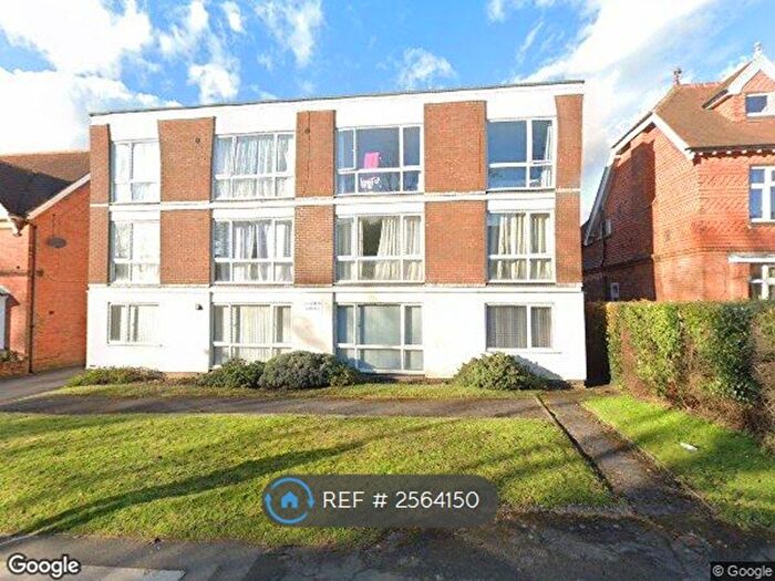 2 Bedroom Flat To Rent In Knights Court, Reigate, RH2