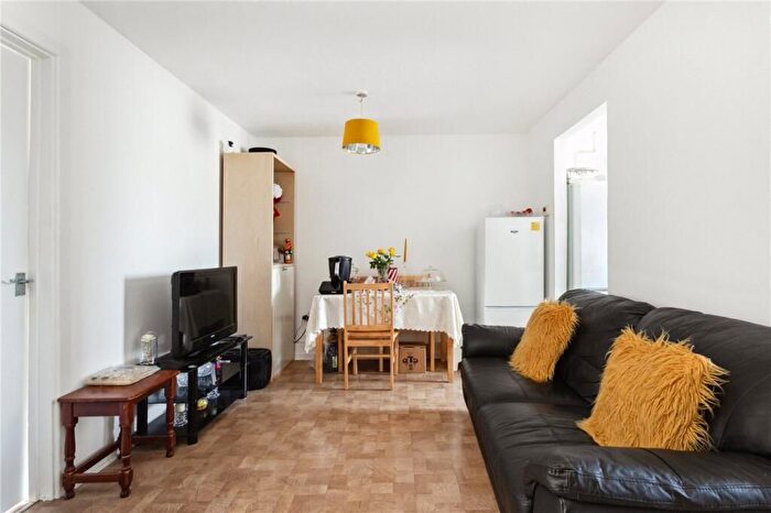 2 Bedroom Flat To Rent In Westcott Close, London, N15