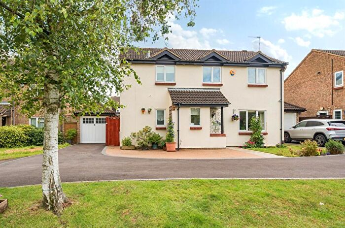 4 Bedroom Detached House For Sale In Wentworth Drive, Bedford, MK41
