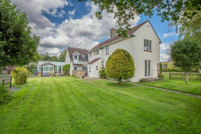 4 Bedroom Detached House For Sale In Follyfield, Hankerton, SN16