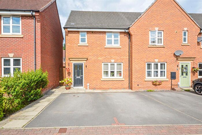 3 Bedroom Town House For Sale In Victoria Gardens, Altofts, Normanton, WF6