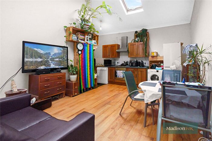 1 Bedroom Maisonette To Rent In High Road, Leytonstone, E11