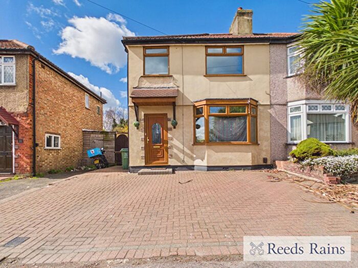 3 Bedroom Semi Detached House To Rent In Upper Rainham Road, Hornchurch, RM12