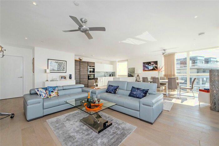 3 Bedroom Flat To Rent In Wyndham Apartments, River Gardens Walk, London, SE10