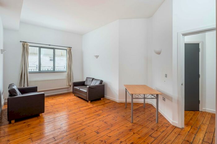 2 Bedroom Flat To Rent In Courthouse Lane, Dalston, N16