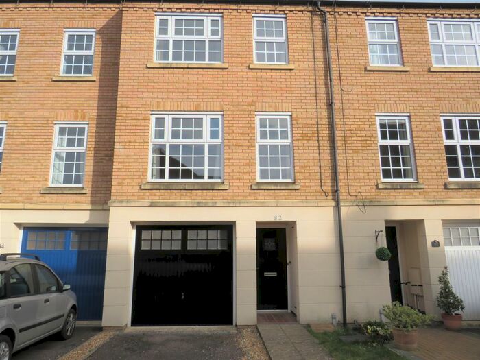 3 Bedroom Property To Rent In Longchamp Drive, Ely, CB7