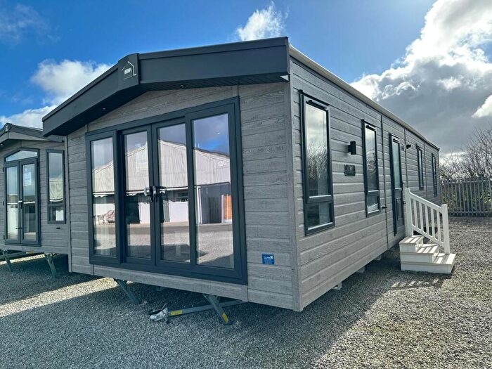 2 Bedroom Lodge For Sale In Cowden, Hull, HU11