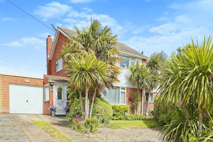 3 Bedroom Link Detached House For Sale In Park View Rise, Nonington, Dover, Kent, CT15