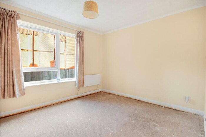 1 Bedroom Apartment For Sale In Rectory Close, Bracknell, Berkshire, RG12