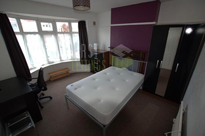 4 Bedroom Semi Detached House To Rent In Greenhill Road, Clarendon Park, LE2