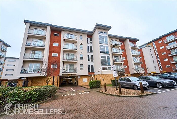 2 Bedroom Flat For Sale In Clarkson Court, Hatfield, Hertfordshire, AL10