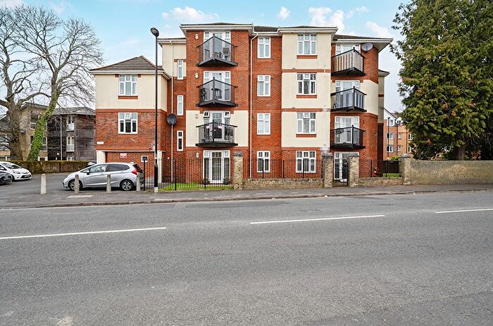 2 Bedroom Flat To Rent In Regents Park Road, Southampton, Hampshire, SO15