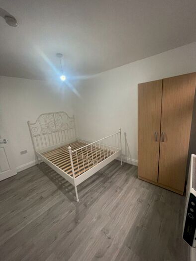 2 Bedroom Flat To Rent In Bedroom Ground Floor Flat &ndash; High Road, Tottenham, N17