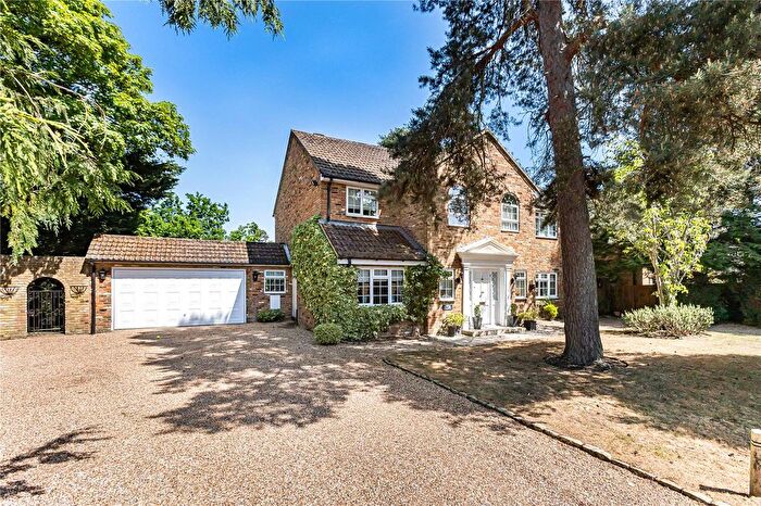 4 Bedroom Detached House For Sale In The Avenue, Radlett, Hertfordshire, WD7