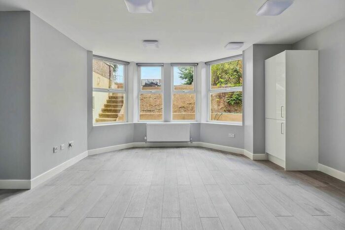 3 Bedroom Flat To Rent In Westwood Hill, South London, Sydenham, SE26