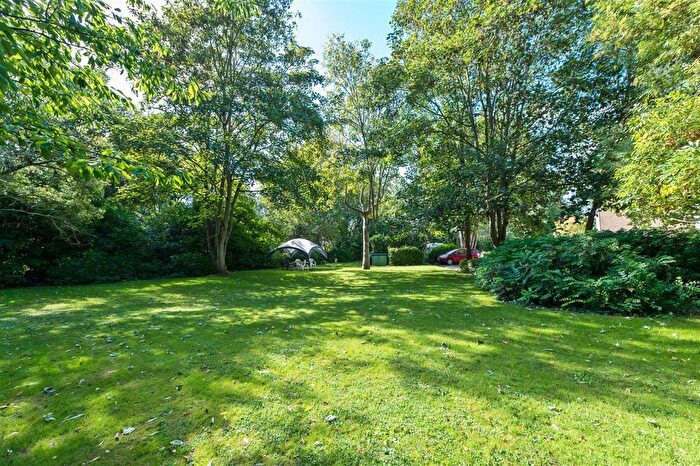 2 Bedroom Flat For Sale In Deans Mill Court, Canterbury, CT1