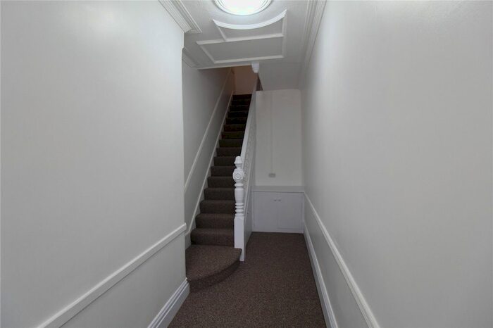 2 Bedroom Flat To Rent In Edgwarebury Lane, Edgware, Middx, HA8