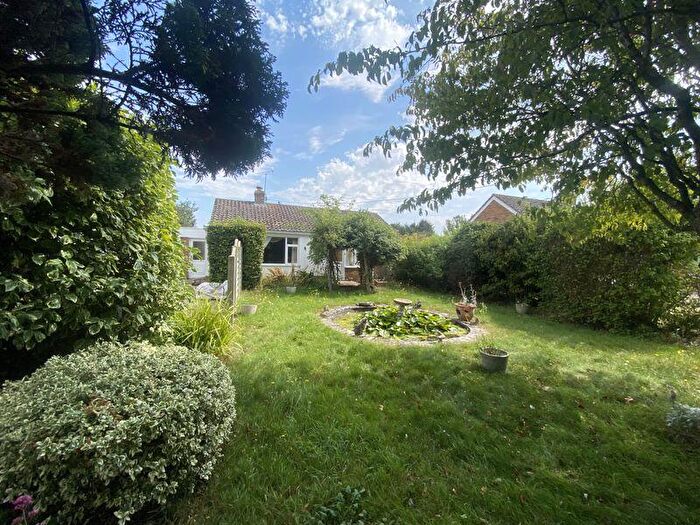3 Bedroom Bungalow For Sale In The Street, Hepworth, IP22