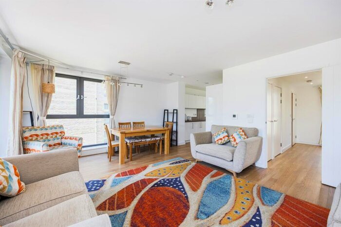 3 Bedroom Duplex To Rent In Kingfisher Heights, E16