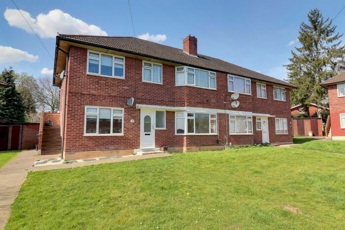 2 Bedroom Maisonette To Rent In St Augustines Drive, Broxbourne, Hertfordshire, EN10