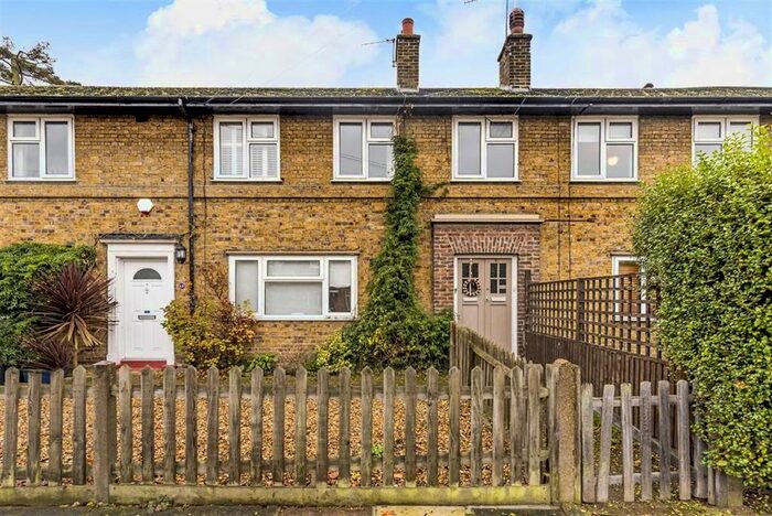 2 Bedroom Flat To Rent In Dudley Road, Kew, Richmond, TW9