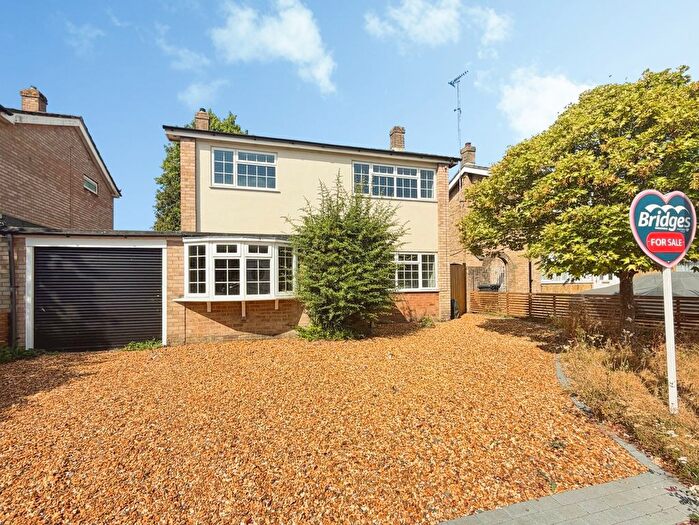 4 Bedroom Detached House For Sale In Foxhurst Road, Ash Vale, Surrey, GU12