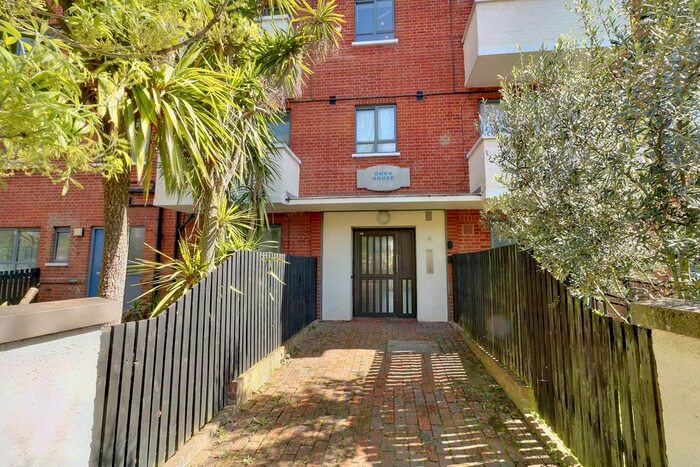 2 Bedroom Flat To Rent In Owen House, Brecknock Road, London, N19