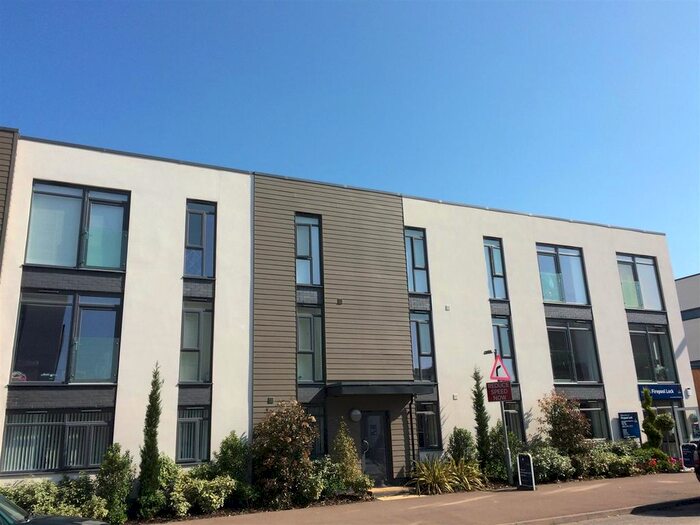 2 Bedroom Flat To Rent In Cunningham Court, Taunton, TA1