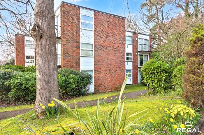 2 Bedroom Apartment For Sale In Lingwood Close, Bassett, Southampton, SO16