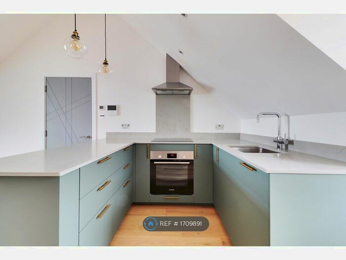 2 Bedroom Flat To Rent In Mount Mews, Hampton, TW12