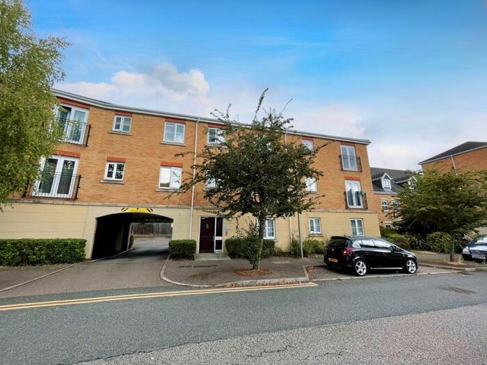 2 Bedroom Flat To Rent In Windermere Avenue, Purfleet, RM19