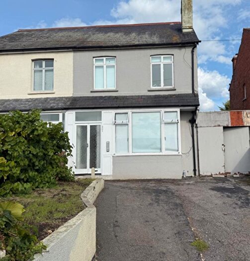 Semi-Detached House To Rent In Basingstoke Road, Reading, RG2