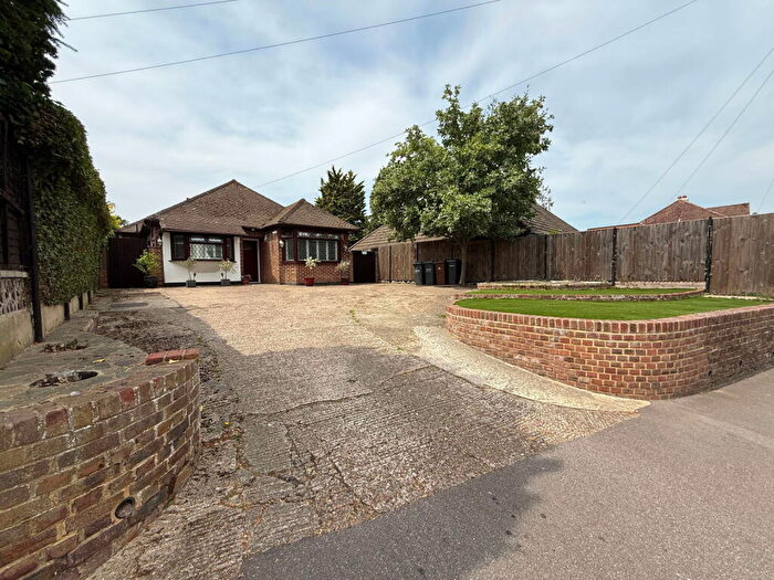 4 Bedroom Detached Bungalow For Sale In Downs Road, Istead Rise, Gravesend, DA13