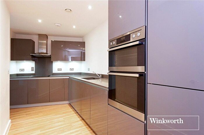 2 Bedroom Apartment To Rent In Finchley Road, London, NW11