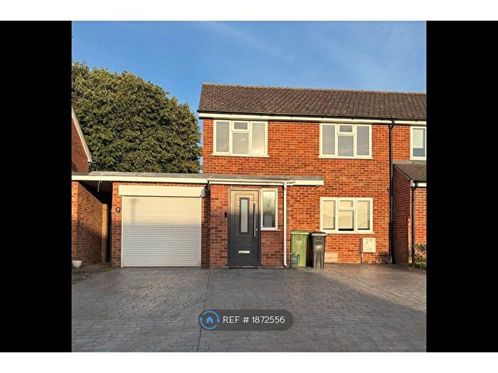 4 Bedroom Semi-Detached House To Rent In Ashlee Walk, Woodcote, RG8