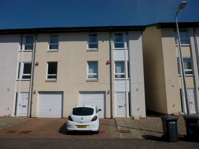 5 Bedroom House To Rent In Friary Gardens, DD2