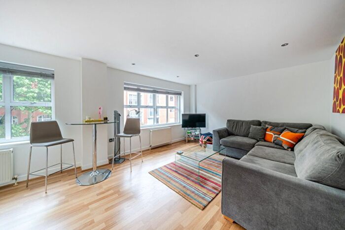 2 Bedroom Flat For Sale In Tower Bridge Road, London, SE1