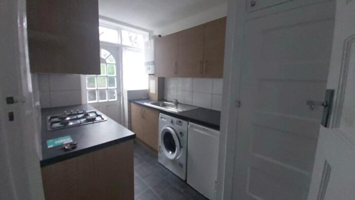 2 Bedroom Flat To Rent In Brighton Road, CR8
